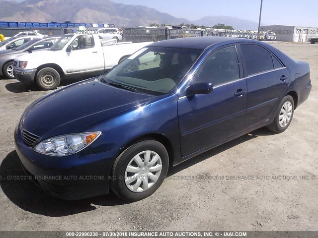 4T1BF32KX5U109889 - 2005 TOYOTA CAMRY LE/XLE/SE 蓝色 照片 2