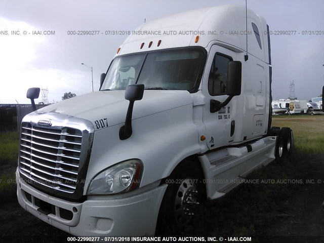 1FUJGLDR1BLAV7346 - 2011 FREIGHTLINER CASCADIA 125  WHITE photo 2