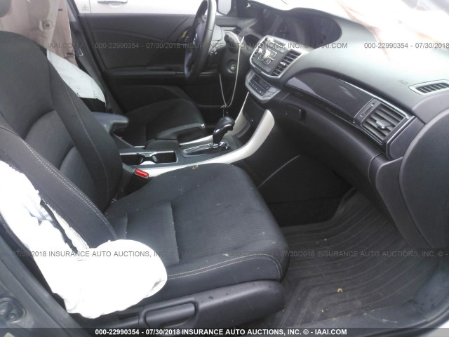 1HGCR2F55FA090798 - 2015 HONDA ACCORD SPORT 灰色 照片 5