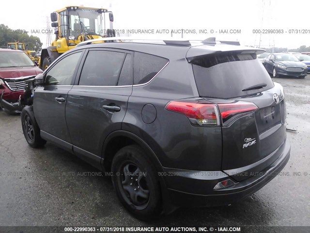 JTMBFREV3GJ095710 - 2016 TOYOTA RAV4 LE GRAY photo 3