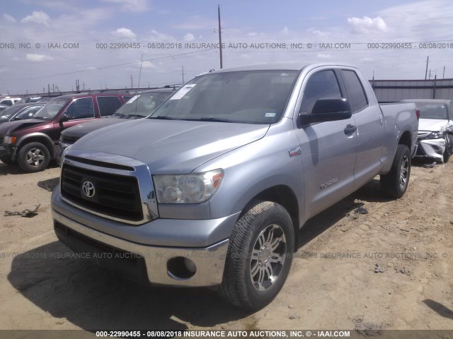 5TFRY5F10CX120986 - 2012 TOYOTA TUNDRA DOUBLE CAB SR5 SILVER photo 2