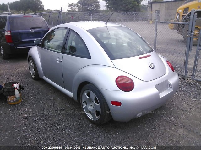 3VWBC21C2YM438867 - 2000 VOLKSWAGEN NEW BEETLE GL 银色 照片 3