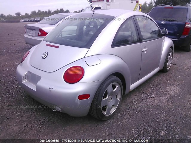 3VWBC21C2YM438867 - 2000 VOLKSWAGEN NEW BEETLE GL 银色 照片 4
