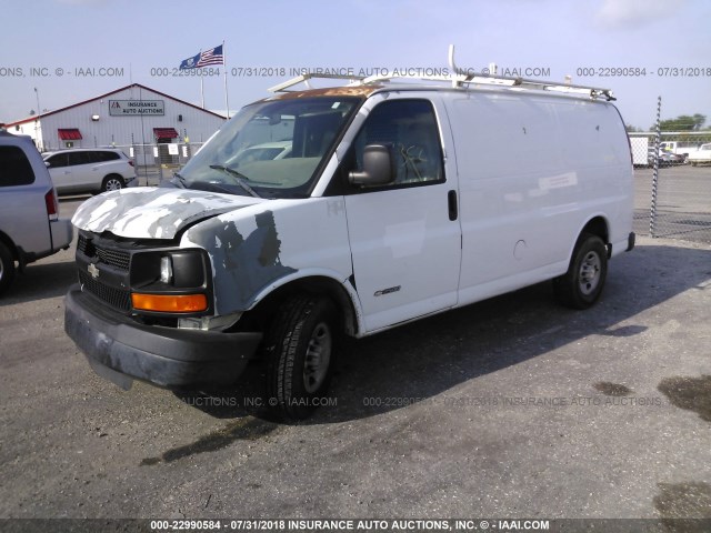 1GCGG25V051191639 - 2005 CHEVROLET EXPRESS G2500  WHITE photo 2