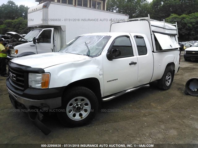 1GTR1TE05CZ101369 - 2012 GMC SIERRA C1500 WHITE photo 2