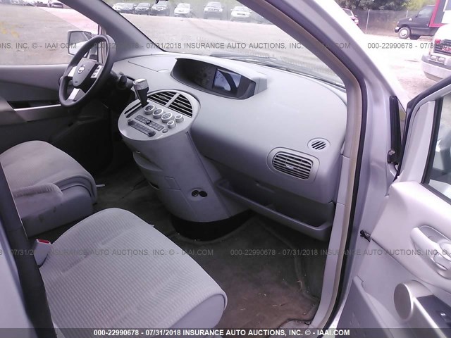 5N1BV28U14N304570 - 2004 NISSAN QUEST S/SE/SL SILVER photo 5