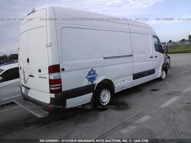 WD3PE8CB0C5716779 - 2012 MERCEDES-BENZ SPRINTER 2500 WHITE photo 4