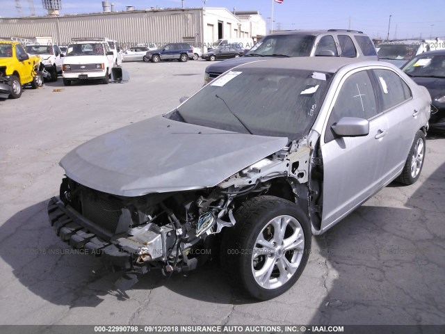 3FAHP0HA8CR233503 - 2012 FORD FUSION SE SILVER photo 2