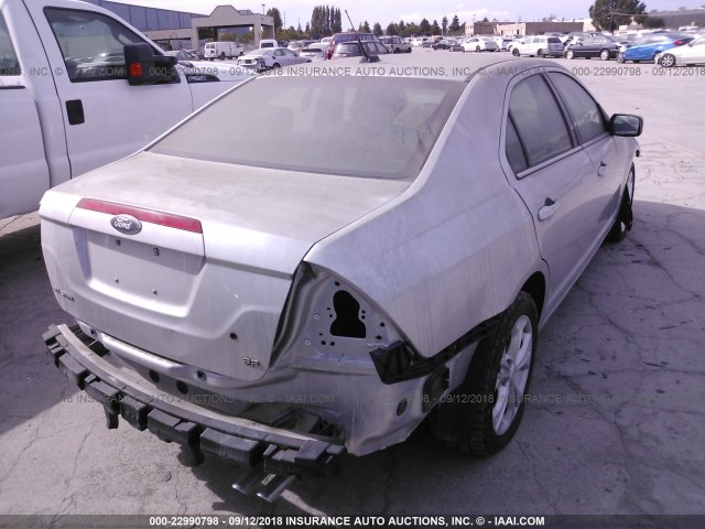 3FAHP0HA8CR233503 - 2012 FORD FUSION SE SILVER photo 4