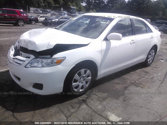 4T1BF3EK8AU506880 - 2010 TOYOTA CAMRY SE/LE/XLE თეთრი ფოტო 2