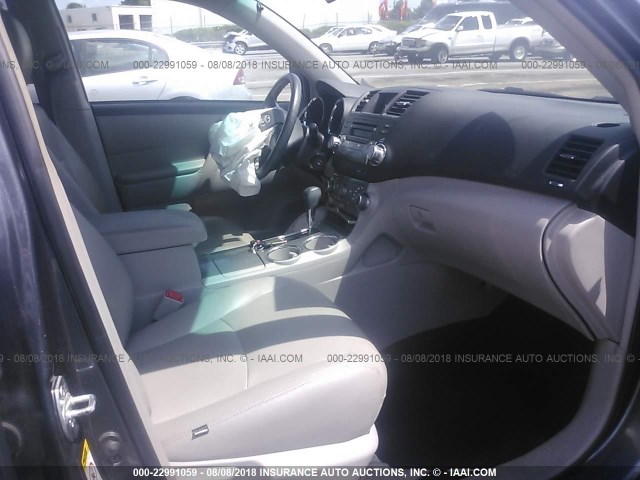 5TDZK3EH5CS071777 - 2012 TOYOTA HIGHLANDER SE GRAY photo 5