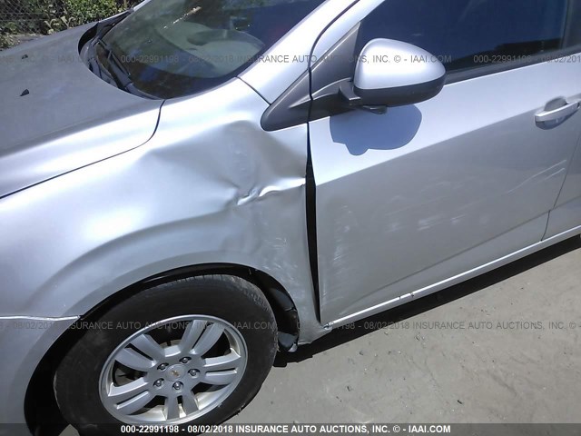 1G1JA5SH7C4113306 - 2012 CHEVROLET SONIC LS 银色 照片 6