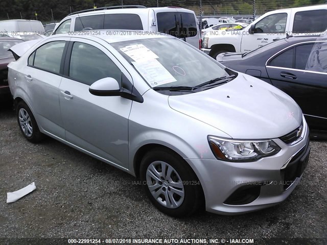 1G1JB5SH2J4116009 - 2018 CHEVROLET SONIC LS 银色 照片 1