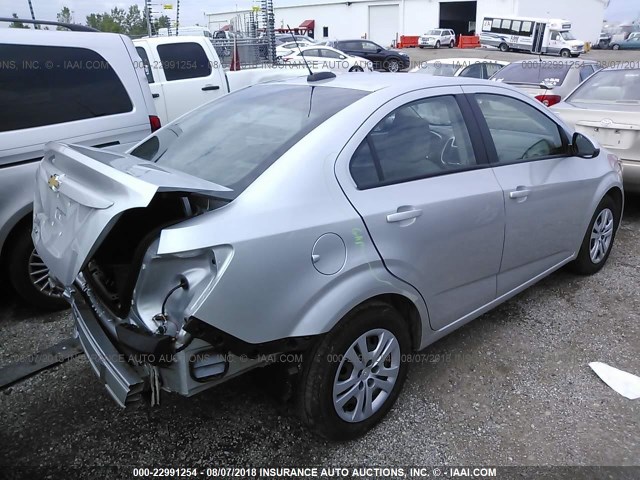1G1JB5SH2J4116009 - 2018 CHEVROLET SONIC LS 银色 照片 4