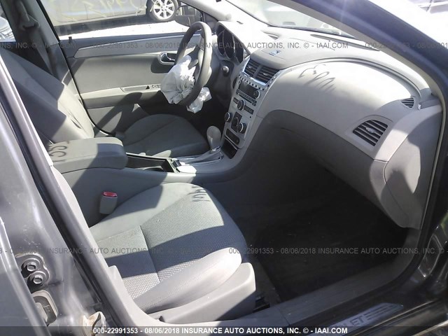 1G1ZG57B28F221494 - 2008 CHEVROLET MALIBU LS ნაცრისფერი ფოტო 5