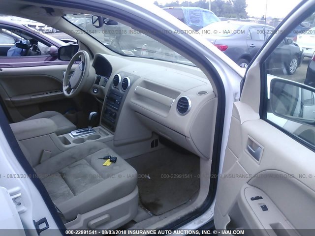 1FMZK05166GA42820 - 2006 FORD FREESTYLE SEL WHITE photo 5