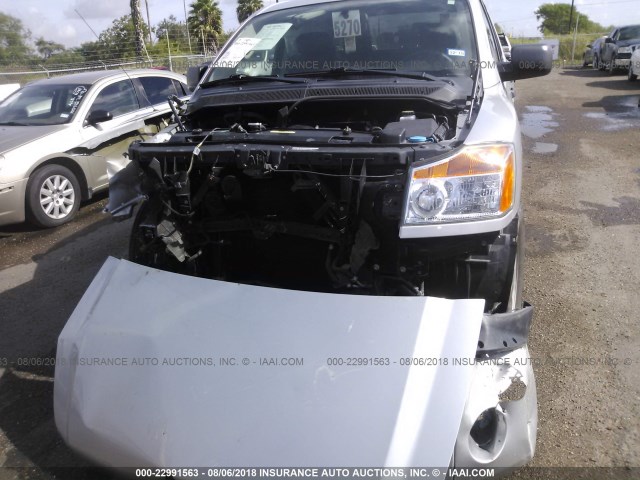 1N6BA0EK0FN507599 - 2015 NISSAN TITAN S/SV/SL/PRO-4X SILVER photo 6