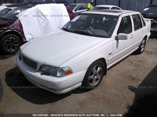 YV1LS5379W1511796 - 1998 VOLVO S70 T5 TURBO WHITE photo 2