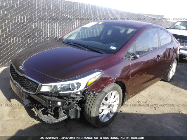 3KPFL4A70HE144543 - 2017 KIA FORTE LX/S MAROON photo 2