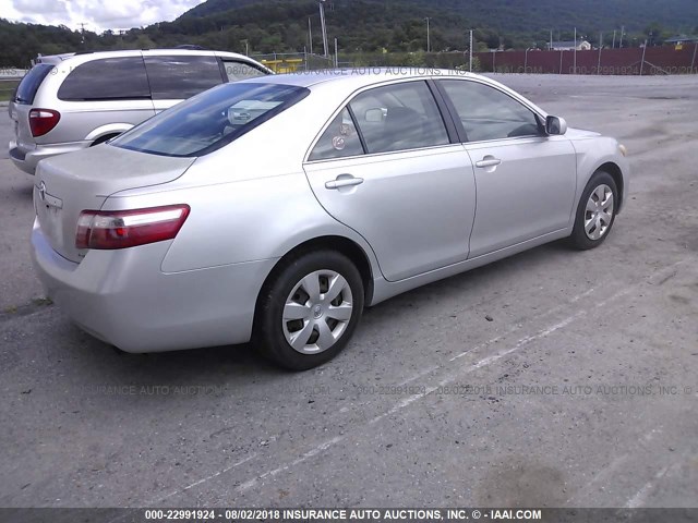4T1BE46K28U247563 - 2008 TOYOTA CAMRY CE/LE/XLE/SE SILVER photo 4