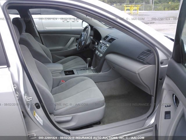 4T1BE46K28U247563 - 2008 TOYOTA CAMRY CE/LE/XLE/SE SILVER photo 5