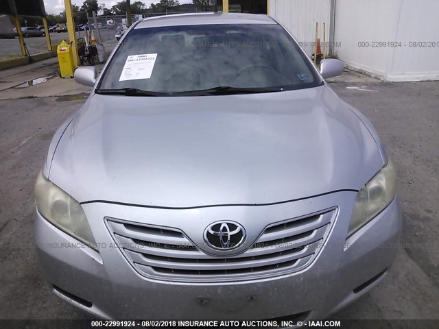 4T1BE46K28U247563 - 2008 TOYOTA CAMRY CE/LE/XLE/SE SILVER photo 6