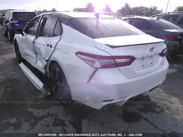 4T1BZ1HK8JU007200 - 2018 TOYOTA CAMRY XSE/XLE WHITE photo 3