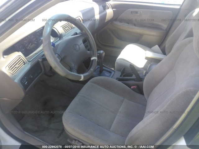 4T1BG22K3XU562553 - 1999 TOYOTA CAMRY CE/LE/XLE 白色 照片 5