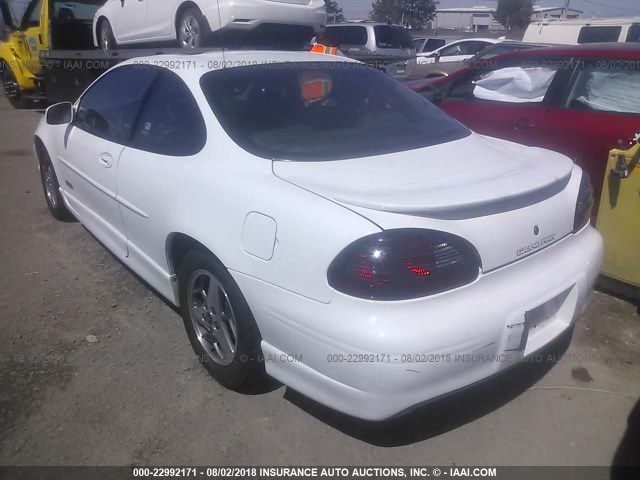 1G2WR12121F251035 - 2001 PONTIAC GRAND PRIX GTP WHITE photo 3