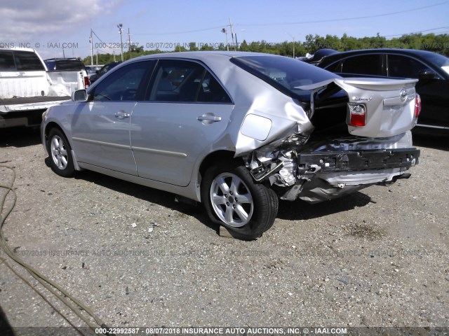 4T1BE46KX9U892902 - 2009 TOYOTA CAMRY SE/LE/XLE SILVER photo 3