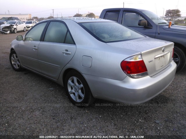 4T1BE32K75U950264 - 2005 TOYOTA CAMRY LE/XLE/SE Gümüş foto 3