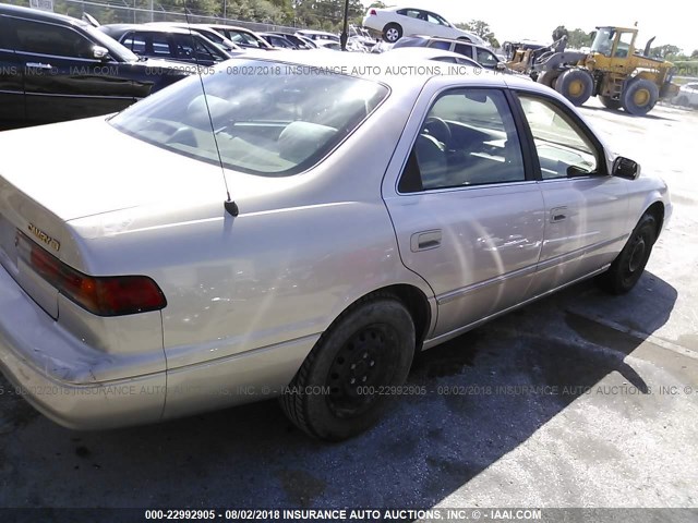 4T1BG22K4WU856686 - 1998 TOYOTA CAMRY CE/LE/XLE TAN photo 4