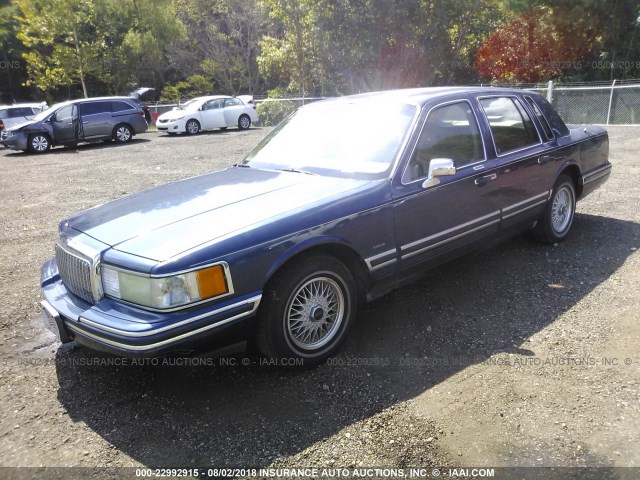 1LNLM82W2RY690149 - 1994 LINCOLN TOWN CAR SIGNATURE/TOURNAMENT BLUE photo 2