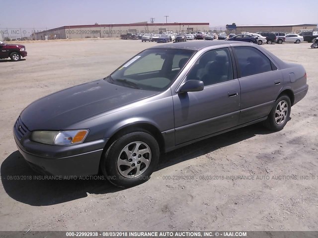 JT2BG22K5V0088848 - 1997 TOYOTA CAMRY LE/XLE GRAY photo 2