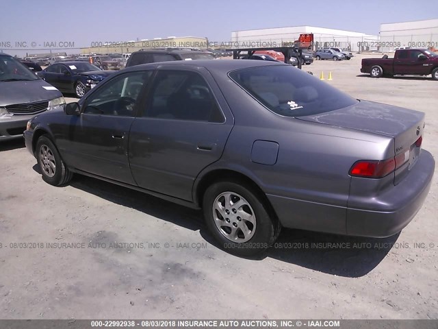 JT2BG22K5V0088848 - 1997 TOYOTA CAMRY LE/XLE GRAY photo 3