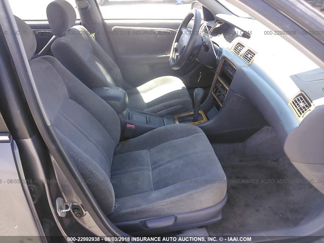 JT2BG22K5V0088848 - 1997 TOYOTA CAMRY LE/XLE GRAY photo 5