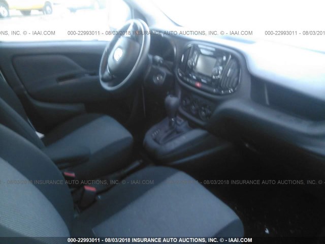 ZFBERFAB9H6G36266 - 2017 RAM PROMASTER CITY  白色 照片 5