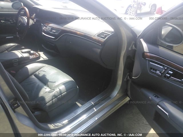WDDNG86XX8A178420 - 2008 MERCEDES-BENZ S 550 4MATIC SILVER photo 5