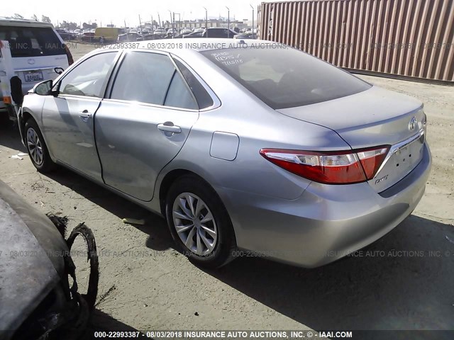 4T1BF1FK7HU409554 - 2017 TOYOTA CAMRY LE/XLE/SE/XSE SILVER photo 3