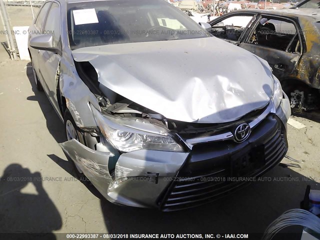 4T1BF1FK7HU409554 - 2017 TOYOTA CAMRY LE/XLE/SE/XSE SILVER photo 6
