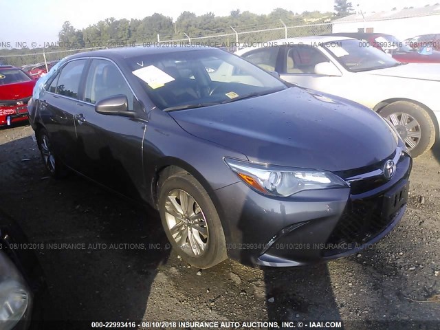 4T1BF1FK3HU345111 - 2017 TOYOTA CAMRY LE/XLE/SE/XSE GRAY photo 1