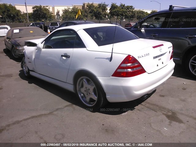 WDBKK47F9XF143314 - 1999 MERCEDES-BENZ SLK 230 KOMPRESSOR WHITE photo 3