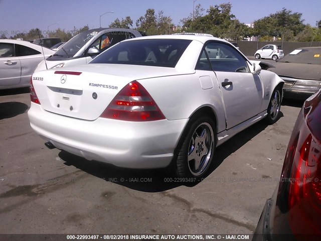 WDBKK47F9XF143314 - 1999 MERCEDES-BENZ SLK 230 KOMPRESSOR WHITE photo 4