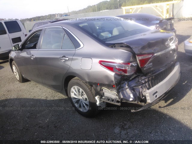 4T1BF1FK6HU421484 - 2017 TOYOTA CAMRY LE/XLE/SE/XSE 灰色 照片 3