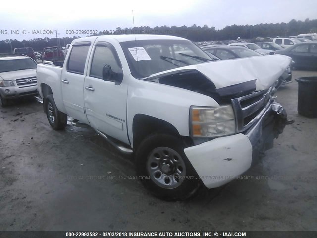 2GCEC13C271640623 - 2007 CHEVROLET SILVERADO C1500 CREW CAB WHITE photo 1