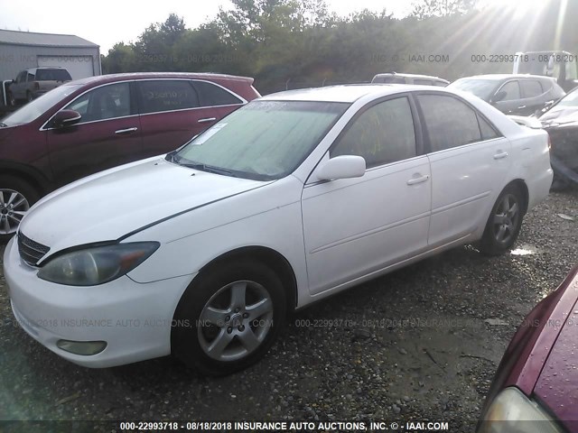 4T1BF30K42U504052 - 2002 TOYOTA CAMRY LE/XLE/SE 白色 照片 2