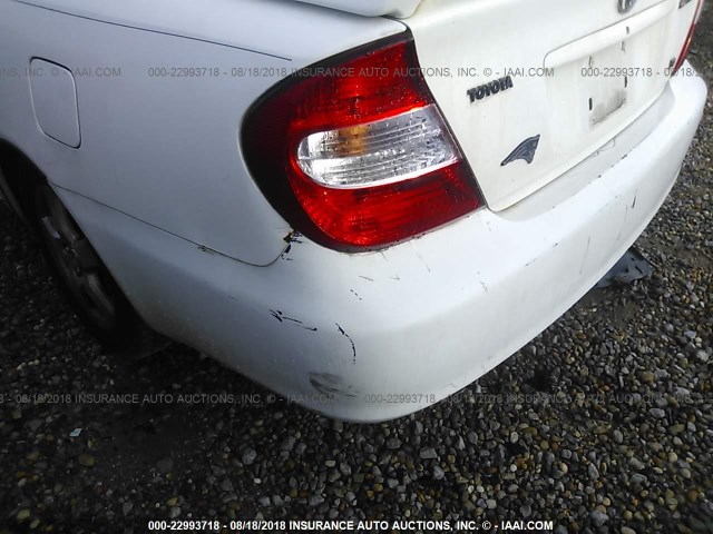 4T1BF30K42U504052 - 2002 TOYOTA CAMRY LE/XLE/SE 白色 照片 6