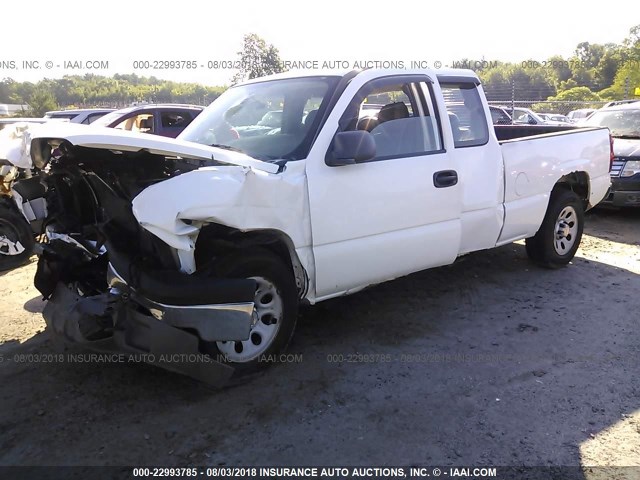 1GCEC19XX5Z208635 - 2005 CHEVROLET SILVERADO C1500 WHITE photo 2