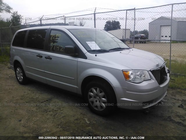 2A8HR44H18R607468 - 2008 CHRYSLER TOWN & COUNTRY LX SILVER photo 1