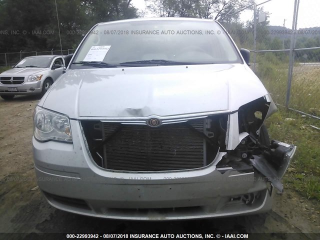 2A8HR44H18R607468 - 2008 CHRYSLER TOWN & COUNTRY LX SILVER photo 6